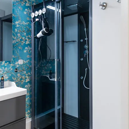 Zwei In Atelierwohnung *