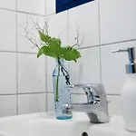 Zwei In Atelierwohnung ホームステイ