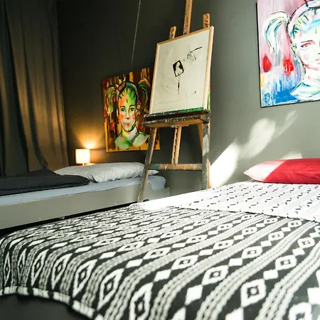 Zwei In Atelierwohnung