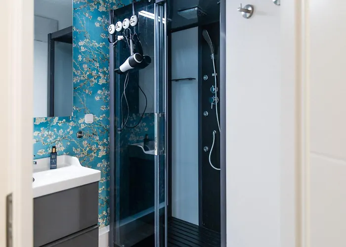 Zwei In Atelierwohnung *